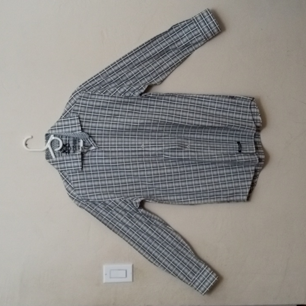 English Laundry Long Sleeve Shirt.. Color Black and White. Size 15 1/2 33/33